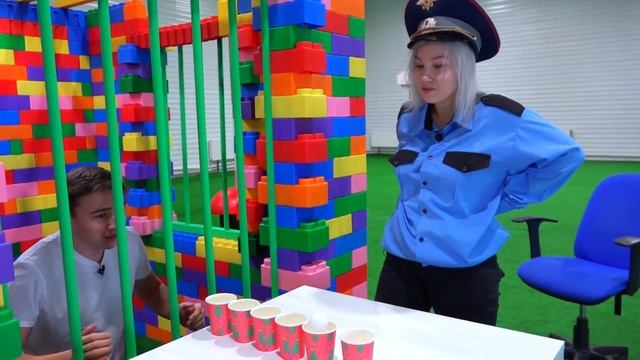 Посадила Брата в ЛЕГО Тюрьму на 24 Часа ! смотреть онлайн