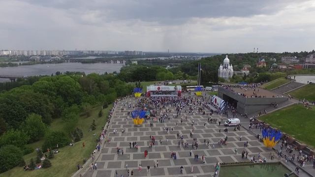 ПРАЗДНОВАНИЕ 9 МАЯ КИЕВ 2018 РОДИНА МАТЬ смотреть онлайн