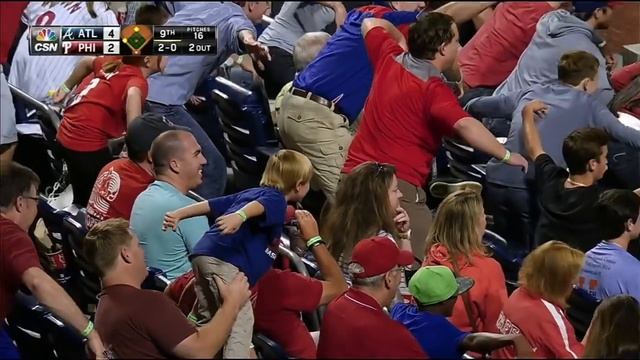 Phillies fans mimic Kimbrel's mannerisms смотреть онлайн