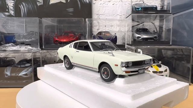 Autoart (78766) Toyota Celica Liftback 2000GT (RA25) 1973 (White) 1:18. смотреть онлайн