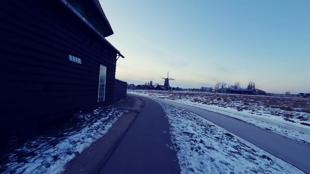 4K VIRTUAL WALK TOUR 004 - COLD FROZEN ZAANSE SCHANS IN ZAANDAM | VILLAGE OF DUTCH WIND MILLS смотреть онлайн
