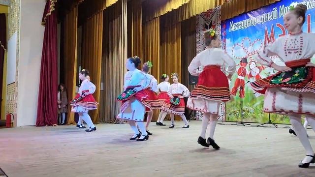 Тракийски танец. Хореограф Елена Мишкой смотреть онлайн