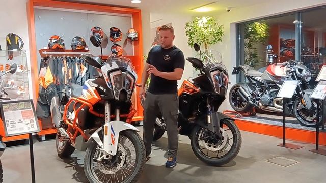 Основные отличия KTM 1290 Adventure R от 1290 Adventure S за одну минуту. смотреть онлайн