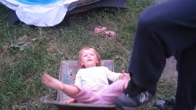 Мультик про смешную качелю. Funny cartoon about the swings. смотреть онлайн