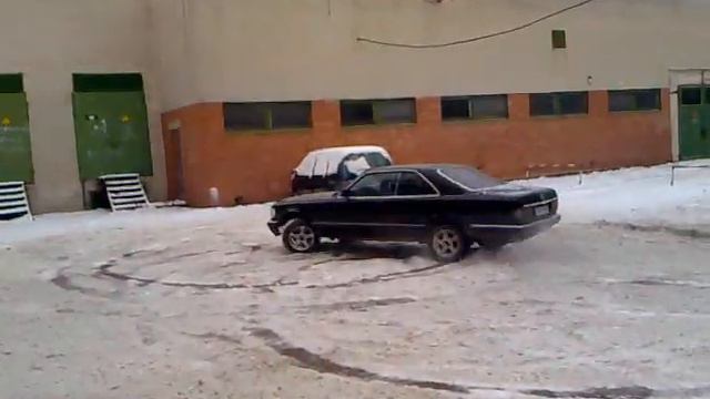 Mercedes-Benz S500 Coupe Drifting смотреть онлайн