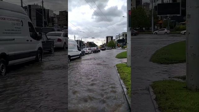 Ставрополь, 4 июня. Ливень затопил ул. Доваторцев, явление временное.