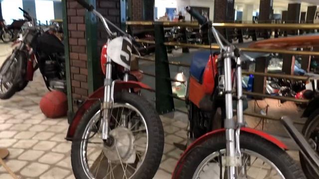 Ретро техника в музее Вадима Задорожного Мотоциклы и мопеды смотреть онлайн