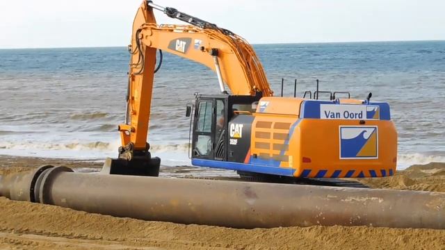 The incredible sand scaping on Walcott Beach Norfolk смотреть онлайн