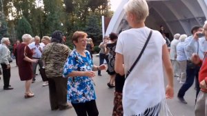 КАКИМИ РАНЬШЕ БЫЛИ МЫ, ТАКИМИ И ОСТАЛИСЬ! ТАНЦЫ В ПАРКЕ ГОРЬКОГО ХАРЬКОВ 2021