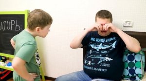 Игорь учит папу правильно питаться и заниматься спортом