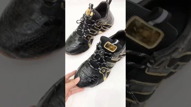 Кроссовки классические из натуральной кожи крокодила, в чёрном цвете. смотреть онлайн