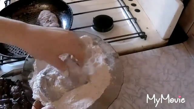 Печінка тушена в сметані. / Печень тушеная в сметане. смотреть онлайн