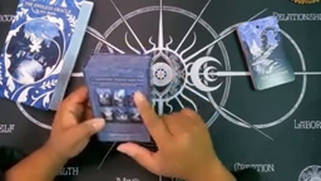 Endless Oracle Flip Through смотреть онлайн