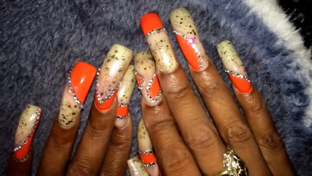 Glow in dark nails. At begining and end смотреть онлайн