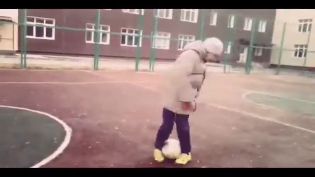 •8 способов красиво поднять мяч с земли• смотреть онлайн