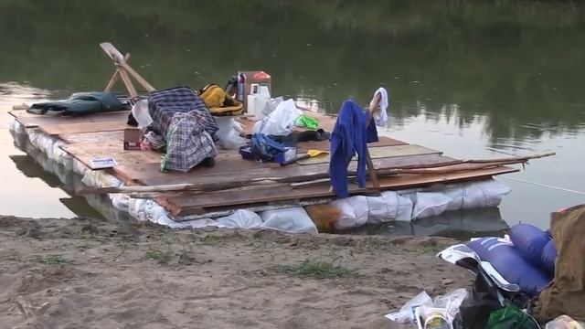 Плот из пластиковых бутылок по Иртышу смотреть онлайн