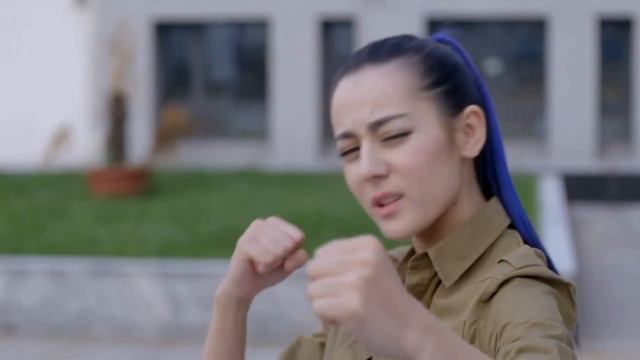 Из-за них ей пришлось учиться драться смотреть онлайн