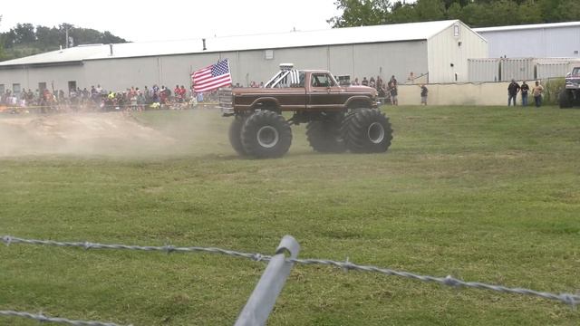 Old School Monster Trucks from 2022 BIGFOOT Open House - BIGFOOT Monster Truck смотреть онлайн