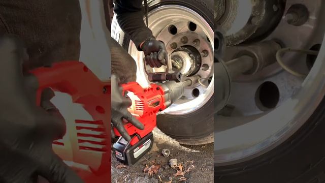 MILWAUKEE АКУМУЛЯТОРНИЙ ГАЙКОВЕРТ ЗА 60 000. MILWAUKEE TOOLS.