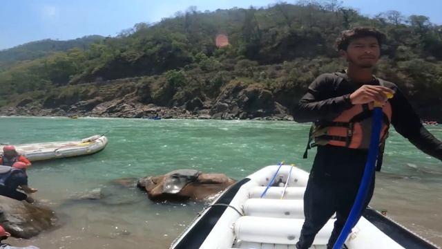 Thrilling River Rafting Adventure At Rishikesh Ganga River Water Sports Bindass Kavya ki Ganga Arti смотреть онлайн