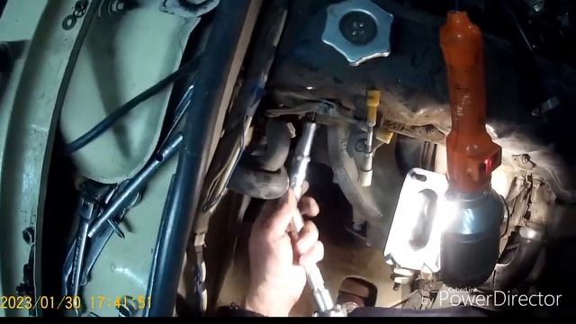 ВАЗ 2101 глохнет при холодном запуске, замена прокладки под коллекторами, регулировка карбюратора смотреть онлайн