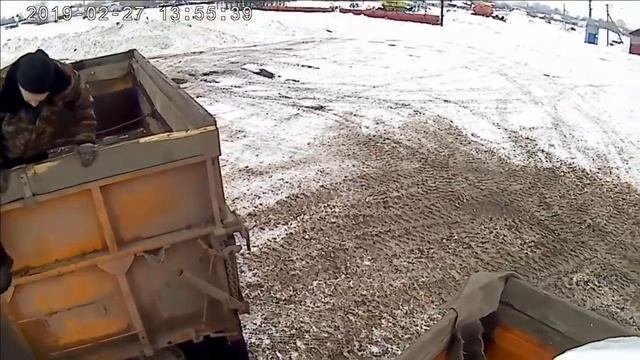 Работа после праздника. Разгрузка удобрений.