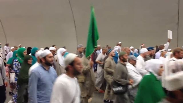 Прохождение паломниками "КАВКАЗА" туннели в Мекке смотреть онлайн