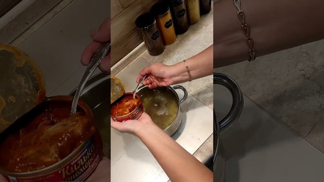 Быстрый обед! Суп из кильки в томатном соусе! Быстрый и вкусный супчик!