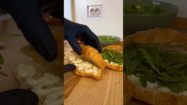 Croissant with prosciutto and sun-dried tomatoes🥐 смотреть онлайн