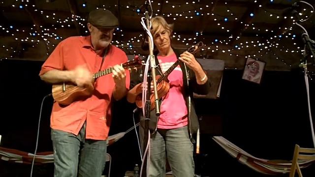 Ukulele World Congress (UWC) V - 2013 - Guava Jam - Sukie & Dominator смотреть онлайн