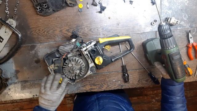 Как заменить топливный шланг на китайской бензопиле Huter Bs52