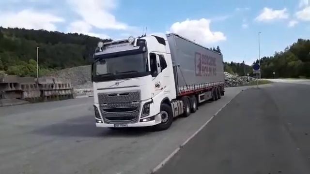 Volvo FH16 650KM 6x4 z naczepą specjalistyczną do wożenia desek,tarcicy,belek etc.. смотреть онлайн