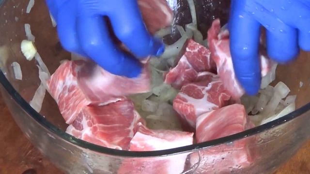 ШАШЛЫК ИЗ СВИНИНЫ! САМЫЙ ВКУСНЫЙ И ПРАВИЛЬНЫЙ МАРИНАД ИЗ СОВЕТСКИХ ВРЕМЕН! смотреть онлайн