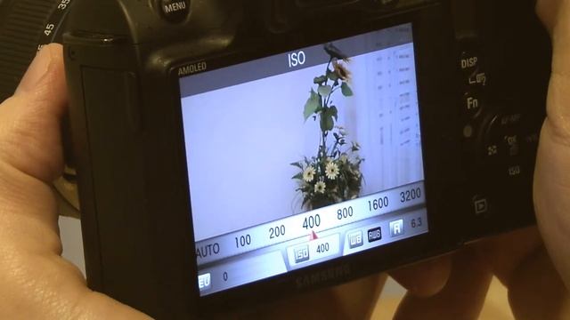 NX11 Samsung's New Mirrorless Camera Review