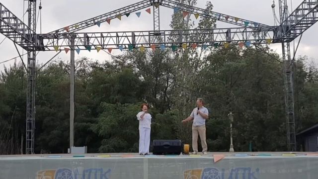 Музыкальная открытка - поздравление с Днем пожилого человека от Молодежного Центра "Родина" смотреть онлайн