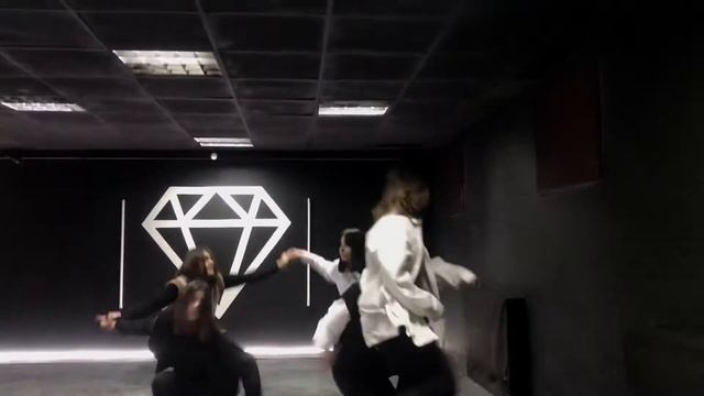 [KPOP COVER DANCE Ukraine] TXT - Run Away Dance Cover by Lumili смотреть онлайн