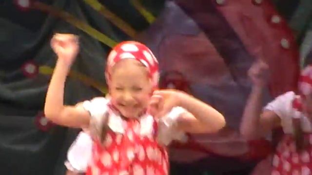 ТАНЦЕВАЛЬНЫЙ КОЛЛЕКТИВ ФАНТАЗИЯ смотреть онлайн