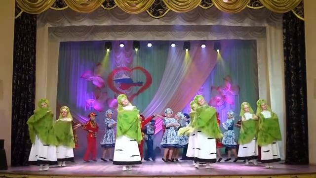 Хореографический ансамбль "ФОЛЬКДАНС". Сюита "Русские узоры" смотреть онлайн