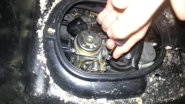 Régler le carburateur d'un scooter: Réglage mécanique ralenti - Conseils Scooter смотреть онлайн