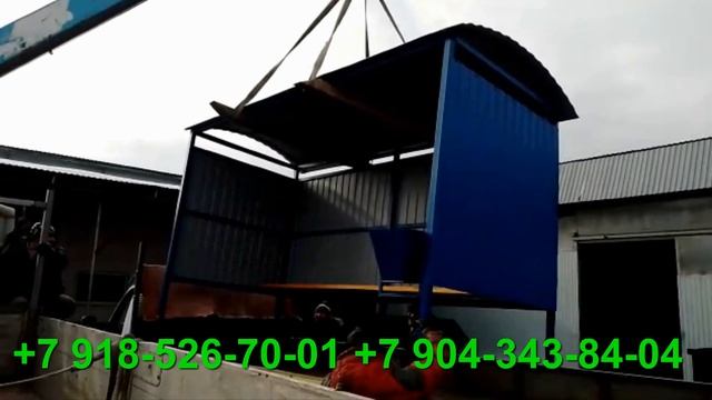 Остановочный павильон общественного транспорта-погрузка краном на автомашину для отправки покупател