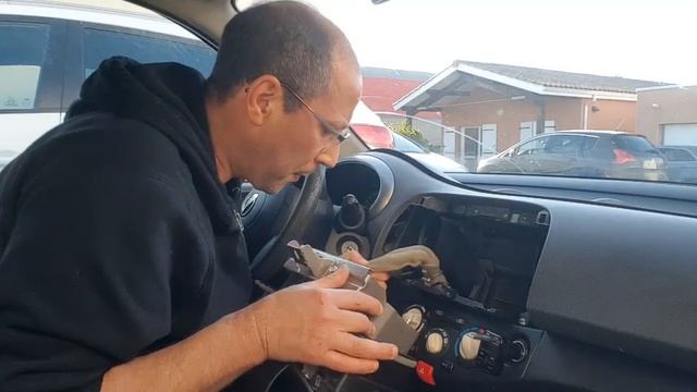 Démontage poste radio Nissan Micra K12 смотреть онлайн