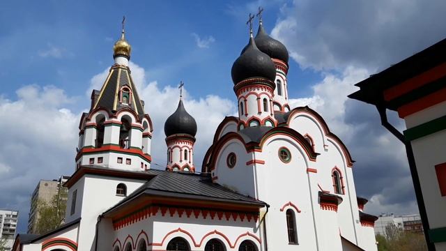 Москва. Церковь Троицы Живоначальной в Старых Черёмушках. Июнь 2022 года. смотреть онлайн