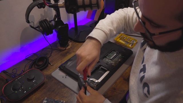 Как заменить HDD вашего ноутбука на SSD смотреть онлайн