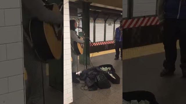 Girl sings beautifully,Девушка красиво поет смотреть онлайн