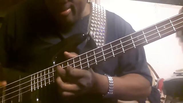 Just playing around on a 4 string. смотреть онлайн