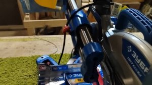 Обзор. Торцовочная пила Зубр Профессионал ППТ-255-П Vs Зубр Мастер ЗПТ-255-1800. Какую выбрать?