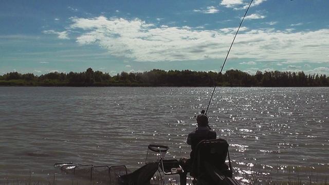 Ловля леща на кукурузу. Рыбалка 2021. Фидер на сильном течении смотреть онлайн