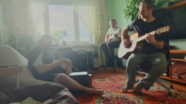 В Московской квартире январь 2022 прозвучала импровизация для бас-гитары ,гитары и канистры) смотреть онлайн