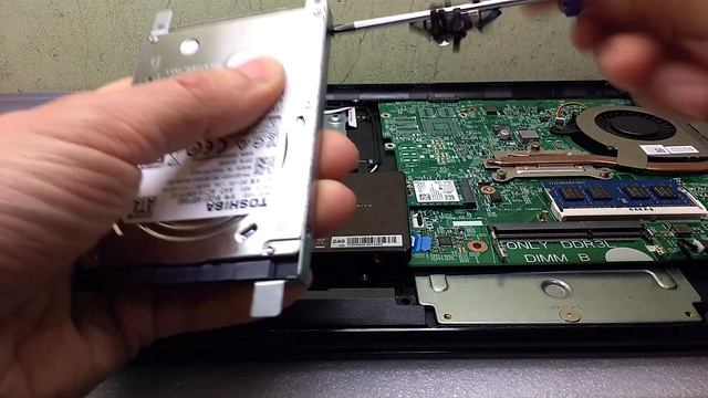 Dell Inspiron 15 5100 seria 3000 wymiana dysku na SSD, demontaż, montaż / disassembly + ssd смотреть онлайн