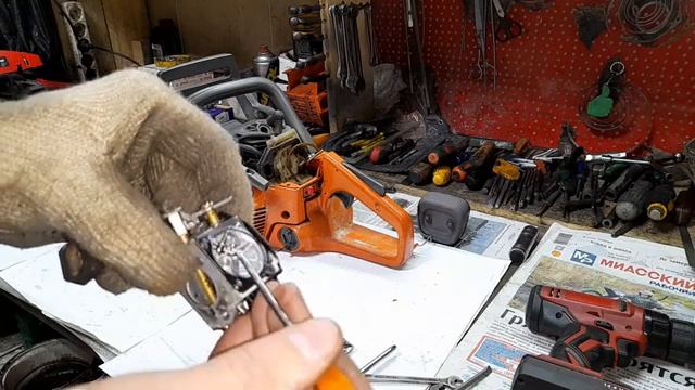 Husqvarna 137/142. Диагностика, ремонт карбюратора. смотреть онлайн